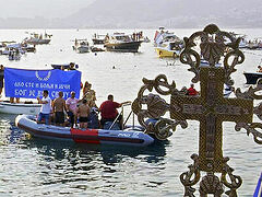 Maritime cross procession held in defense of Church in Montenegro (+VIDEO)
