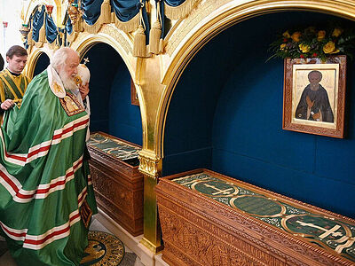 Святейший Патриарх Кирилл поклонился мощам преподобных Зосимы, Савватия и Германа Соловецких