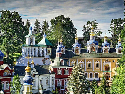Свято-Успенский Псково-Печерский монастырь открывает для паломников храмы и пещеры