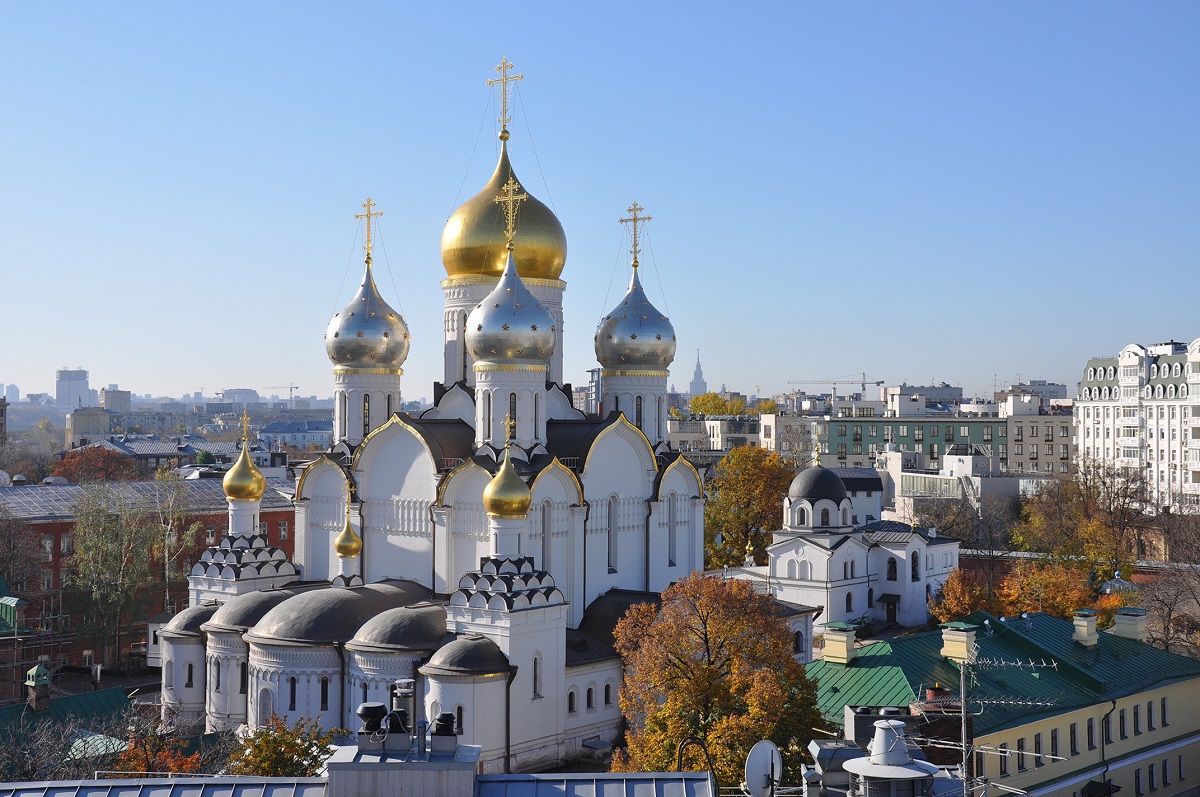 Зачатьевский монастырь в москве. Москва в сентябре.