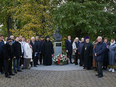 В Иосифо-Волоцком ставропигиальном монастыре состоялось открытие мемориального бюста митрополита Питирима (Нечаева)