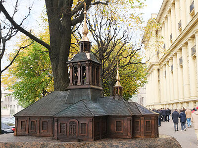 В Северной столице освящен памятный знак в честь первого петербургского храма — Троице-Петровского собора