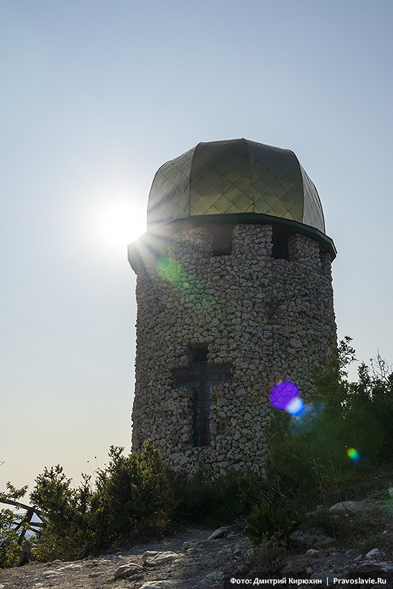 Башня-часовня над монастырем Шулдан