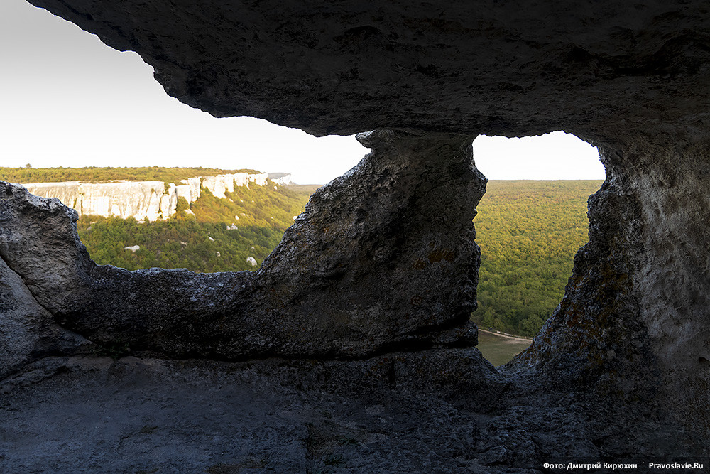 Вид из пещер Эски-Кермен