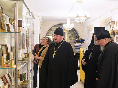 Выставка старинных икон открылась в Александро-Невской лавре в Санкт-Петербурге
