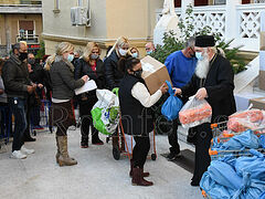 3,000 families receive food, clothes, healthcare from Greek Metropolis of Nikaia