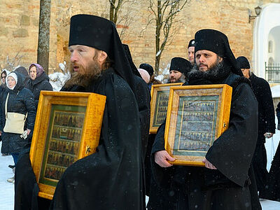 В Псково-Печерский монастырь вернули иконы, похищенные фашистами