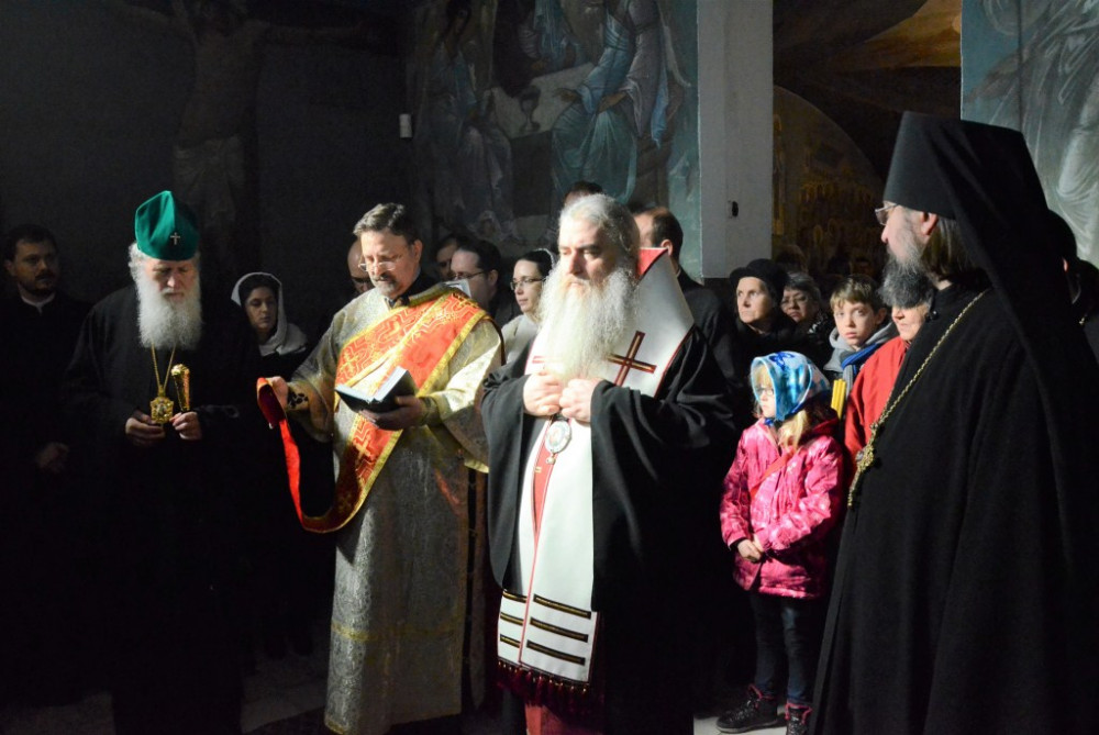 «Ημέρες του Αγ. Σεραφείμ» στη Σοφία. Φεβρουάριος 2015. Το Τρισάγιο υπέρ αναπαύσεως του μητρ. Σεραφείμ (Σόμπολεφ). Ο Αγιώτατος Πατριάρχης Βουλγαρίας Νεόφυτος, ο Μητροπολίτης Σαράτοφ και Βόλσκ Λογγίνος, ο Διάκονος Ιβάν Πέτκοφ, κληρικοί και ενορίτες του Ι. Ν