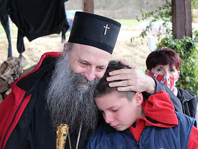 Сербский Патриарх Порфирий посетил пострадавших от землетрясения