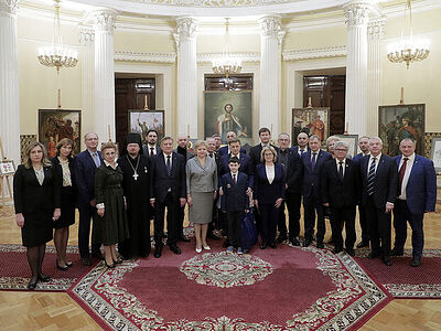 В Законодательном собрании Санкт-Петербурга открылась выставка, приуроченная к 800-летию благоверного князя Александра Невского