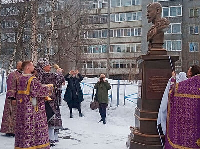 В Ковдоре освящен памятник Царю-мученику Николаю II
