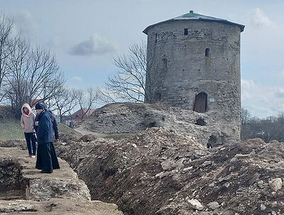 Псковские археологи закончили исследования зондажей и шурфов церкви Косьмы и Дамиана с Гремячей горы