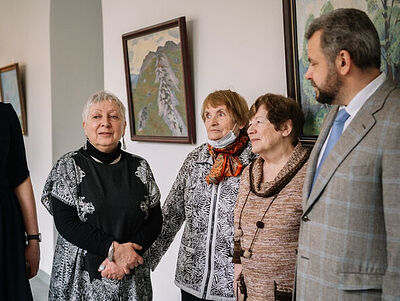 В Больнице Святителя Алексия открылась выставка картин правнучки первого главврача Больницы