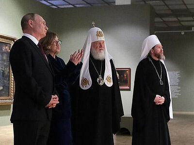 Президент России Владимир Путин и Святейший Патриарх Кирилл посетили выставку в Третьяковской галерее, посвященную 800-летию Александра Невского