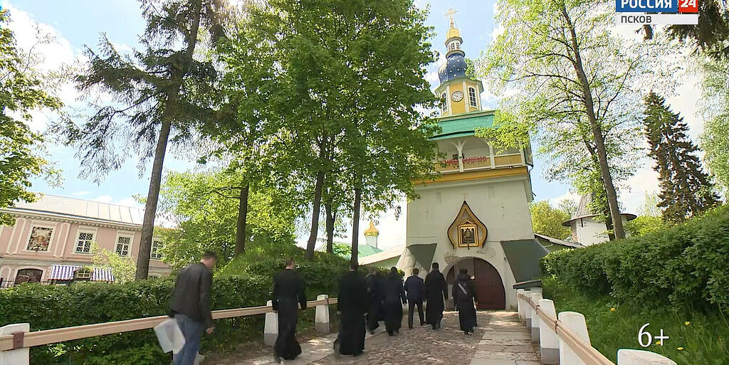 Псково-Печерский монастырь семинария. Псково Печерская семинария. Псково-Печерская семинария здание. Псково-Печерская семинария внутри.