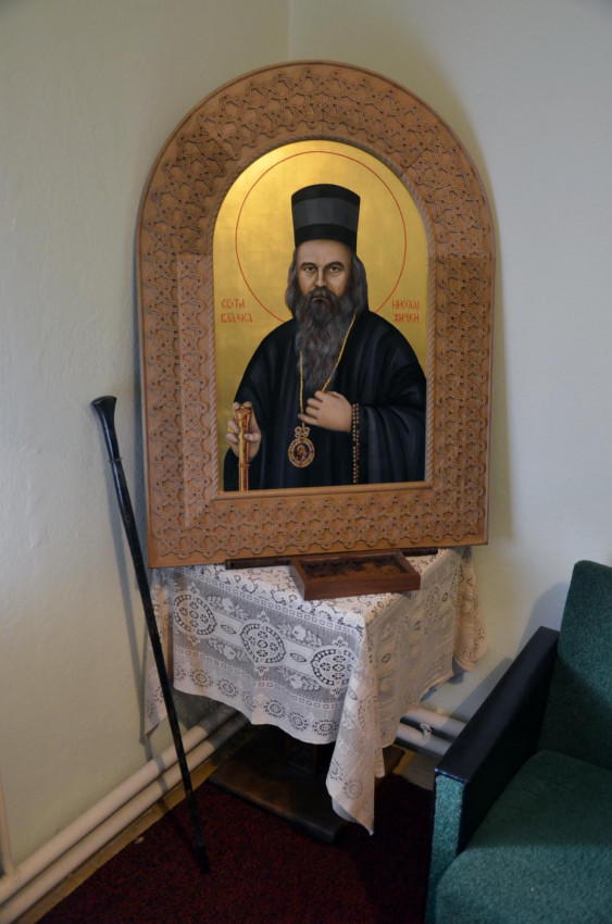 Икона свт. Николая Сербского и его архиерейский жезл