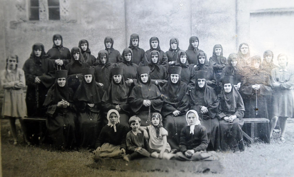 Сестричество монастыря Любостиня