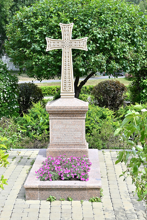 Надгробие Михаила Нурова – Екатеринбургского купца, мецената и благотворителя
