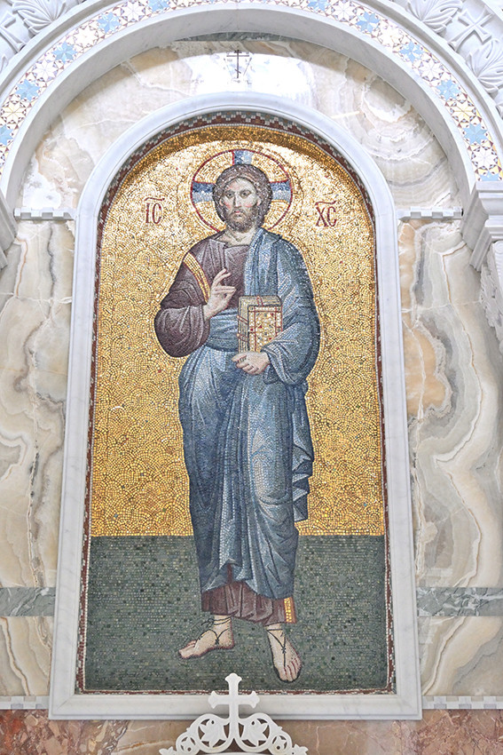 Мозаичная икона Христа-Спасителя в Скорбященском храме, выполненная сёстрами обители
