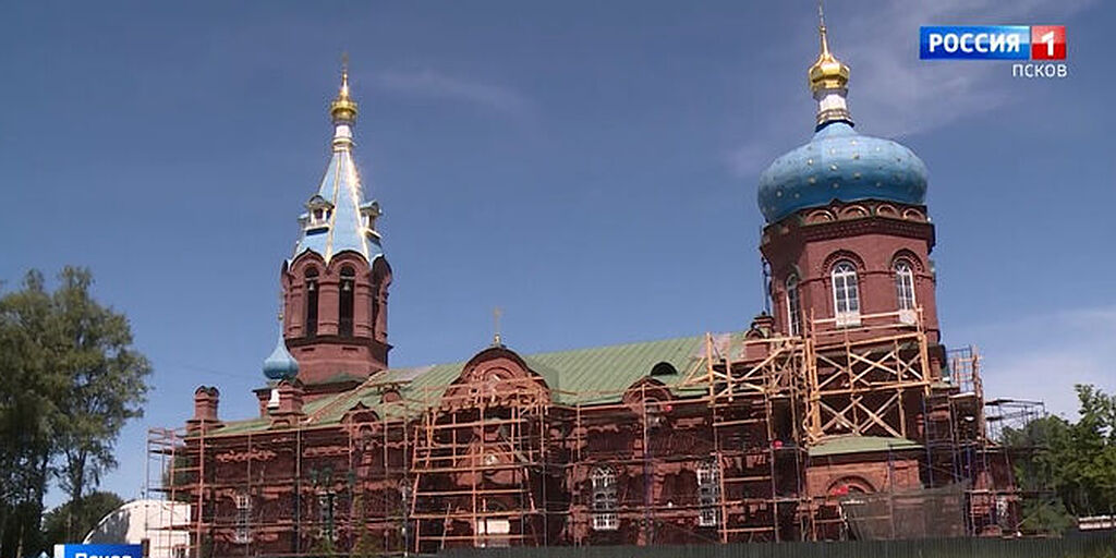 Храм привели. Храм Александра Невского Псков разрушен. Церковь кончик. Дмитровская Церковь в Пскове. Псков реставрация храма.