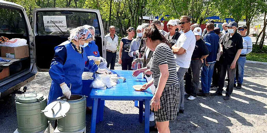 В Кургане начал работу «Сквер милосердия» для помощи бездомным