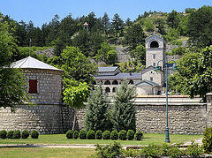 Montenegro: State authorities ban transfer of monastery to schismatics
