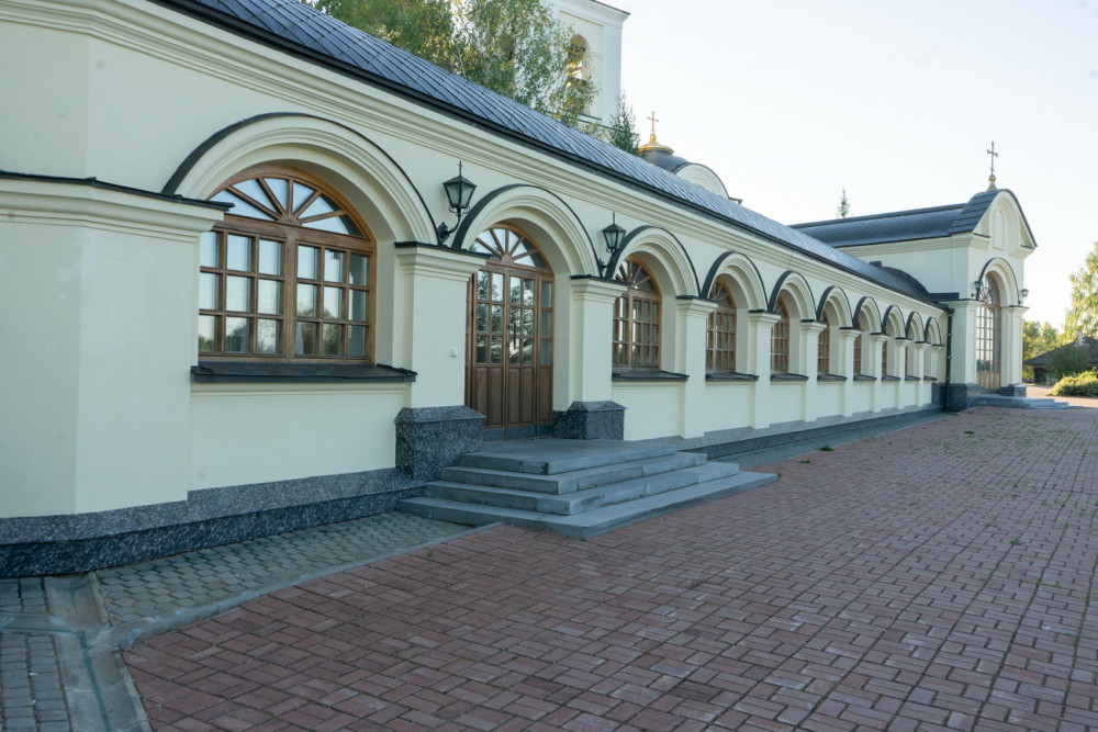 Галерея, соединяющая между собой Михайловский и Симеоновский храмы.
