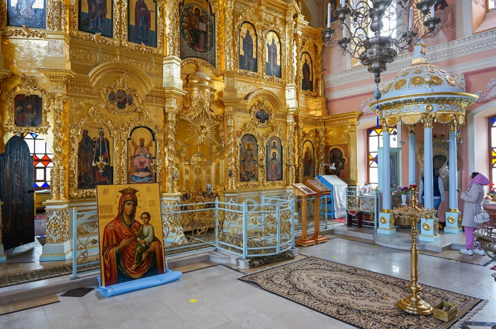 Интерьер храма Смоленской иконы Божией Матери