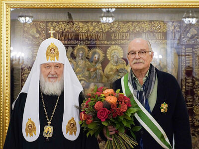 Предстоятель Русской Православной Церкви наградил Никиту Михалкова орденом преподобного Серафима Саровского
