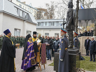 Епископ Солнечногорский Алексий освятил памятник благоверному князю Александру Невскому на территории Военного университета в Москве