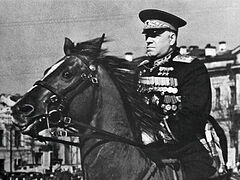 Ζούκοβ: πίστη, θαύματα και διωγμοί στη ζωή του Στρατάρχη της Νίκης