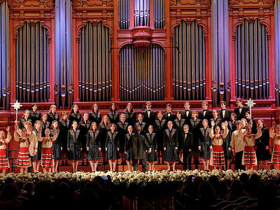 В рамках внеконкурсной программы фестиваля «Свет Христов» прошел концерт детских и учебных хоровых коллективов