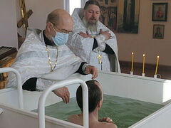 A dozen convicts baptized in Russian prison