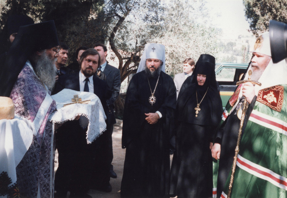 Святейший патриарх Алексий II, будущий Святейший патриарх Кирилл, матушка Георгия