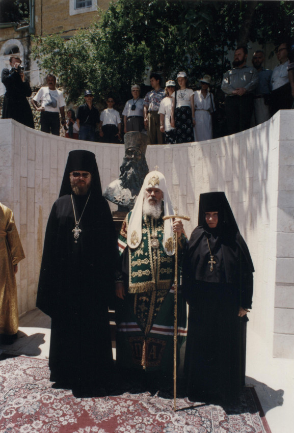 Святейший Патриарх Алексий II, Начальник РДМ архимандрит Феодосий (Васнев), игумения Георгия (Щукина)