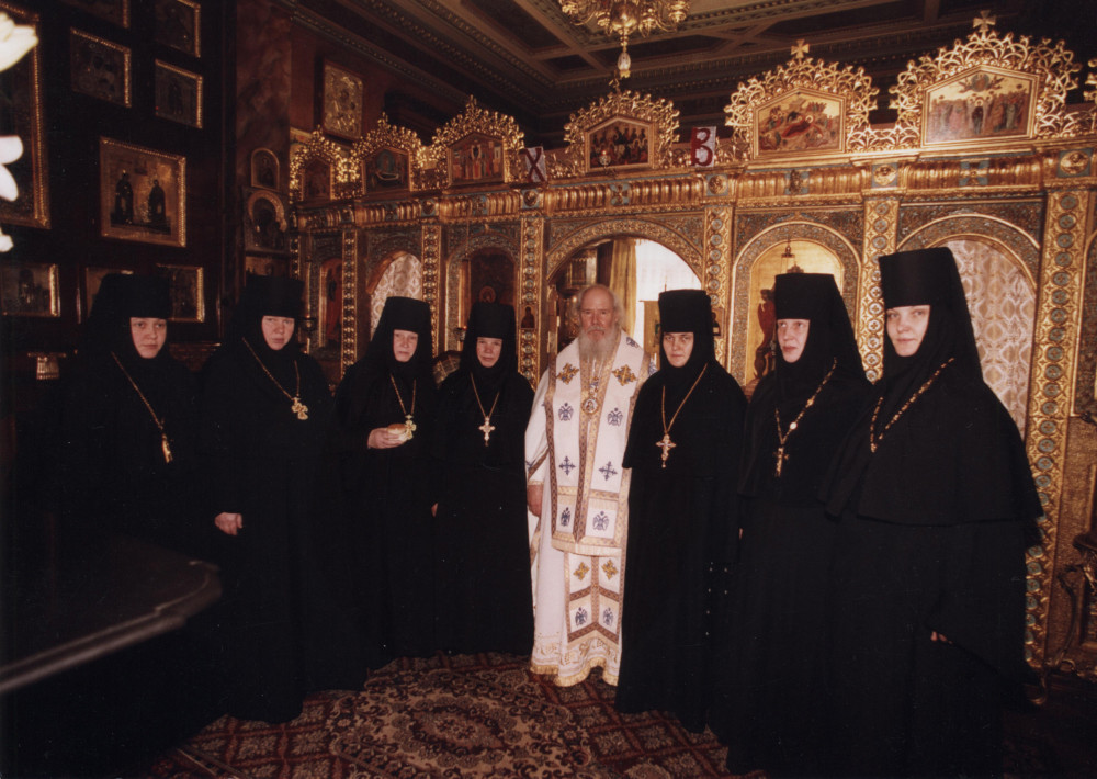 Святейший патриарх Алексий II и игумении. Матушка Георгия вторая слева