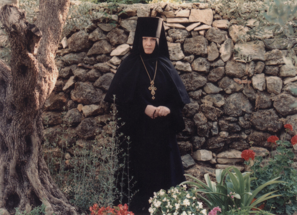 Матушка Георгия (Щукина) в монастырском саду
