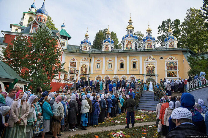 Псково печерский муж монастырь фото печоры