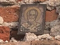 Icon survives fire that destroys Bulgarian village home (+VIDEO)