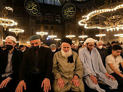 Στην Κωνσταντινούπολη, στην Αγία Σοφία, για πρώτη φορά μετά από 88 χρόνια, τέλεσαν την προσευχή του Ραμαζανίου