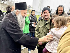 Serbian Patriarch distributes tons of humanitarian aid to large families