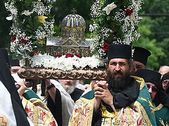 Relics of Sts. Cyril and Methodius festively greeted in Sofia for the first time (+VIDEO)