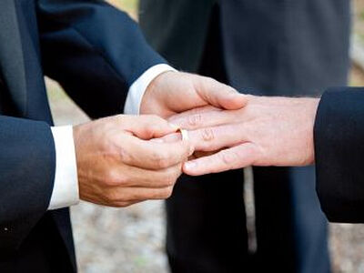 Церковь Шотландии разрешила «венчать» однополые пары