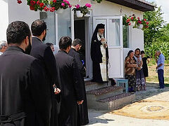 Children who recently lost their mother receive new home from Romanian parish