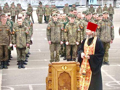 Священник придает смысл всему происходящему в жизни воина