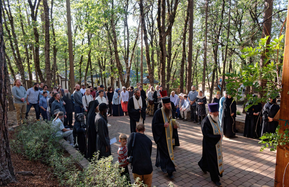 Many pilgrims came to celebrate and venerate Fr. Seraphim.