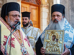 Thousands greet wonderworking Panagia Voulkaniotissa Icon in Greece