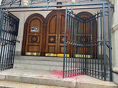 Russian cathedral in NYC vandalized with red paint