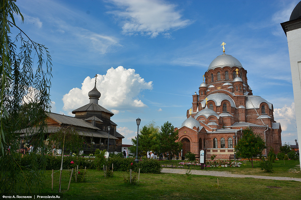 Храмы Иоанно-Предтеченского монастыря