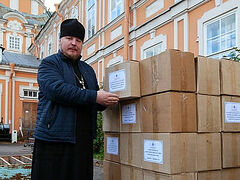 Александро-Невская лавра поддержала гуманитарный проект «Книги Донбассу»